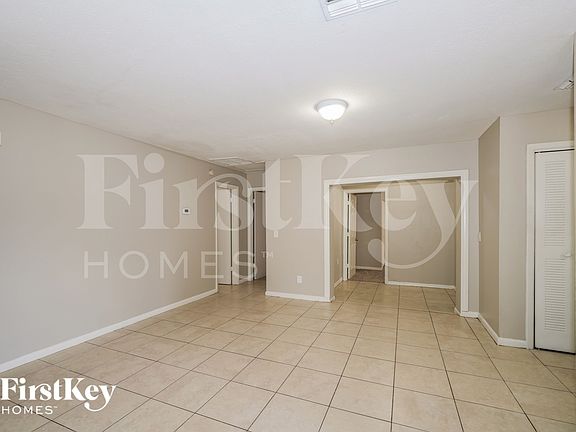 5th image of 2224 E Hanna Ave