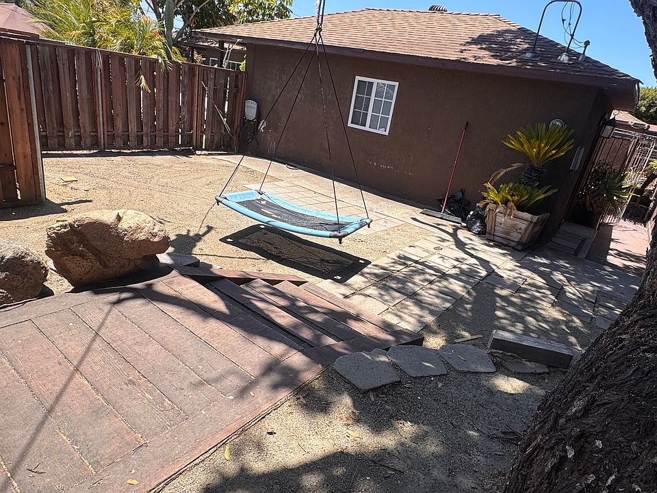 1st image of 1341 E 4th St #1