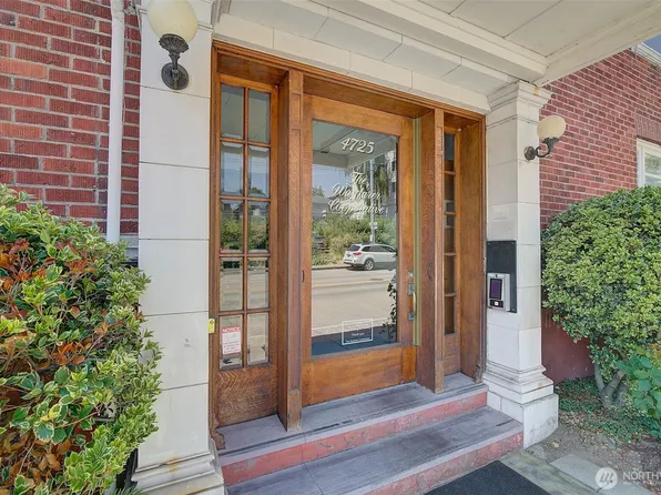 4725 15th Avenue NE #16, Seattle, WA 98105