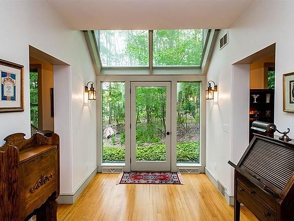 3rd image of 400 Forest Ridge Rd