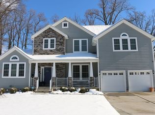 10814 Woodhaven Dr, Fairfax, VA 22030