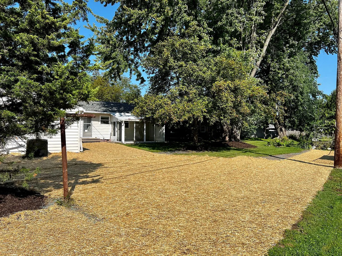 3 Bedroom 1 Bathroom Home — Photo 3