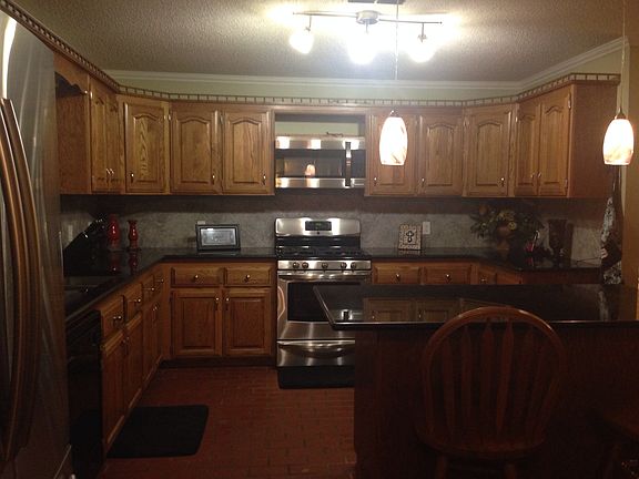 Kitchen with island 