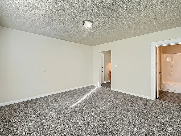 6838 S Park Ave — Photo 16
