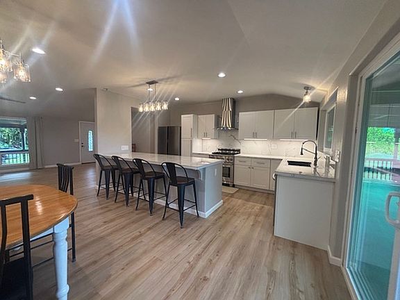 2nd image of 16-392 Melekule St