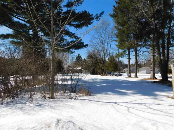 829 N Traverse St, Harbor Springs, MI 49740