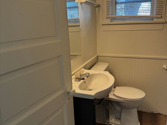 4th image of 404 Milton Ave