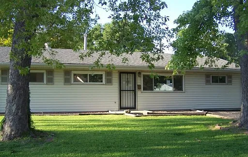 115 Lazarcheff Dr photo 1