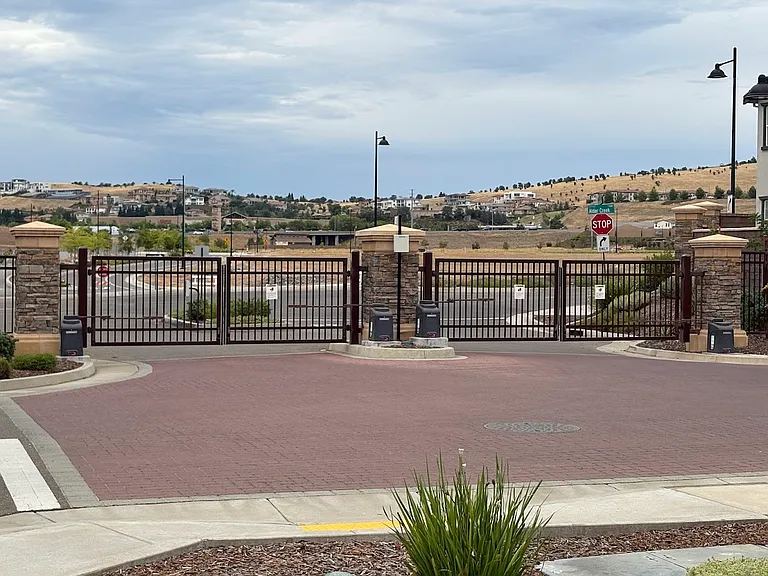 4221 Emerald Gate Ln — Photo 10