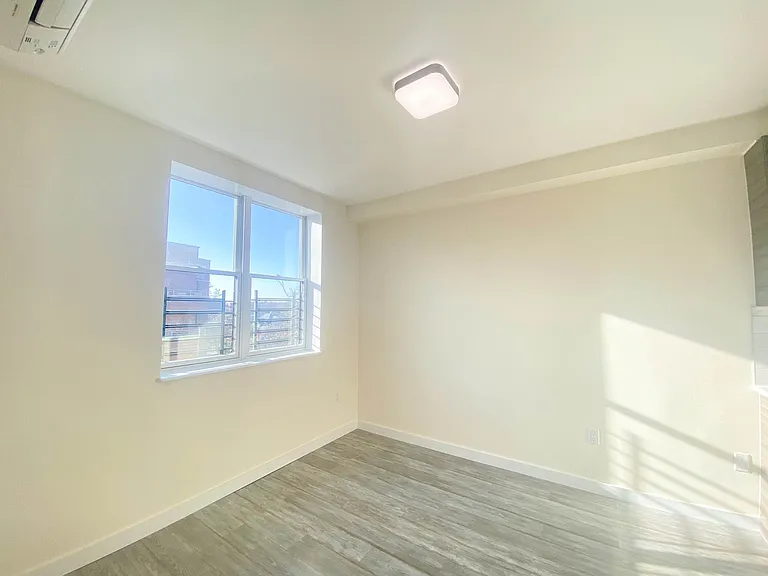 571 E 19th St #Penthouse 2 — Photo 5