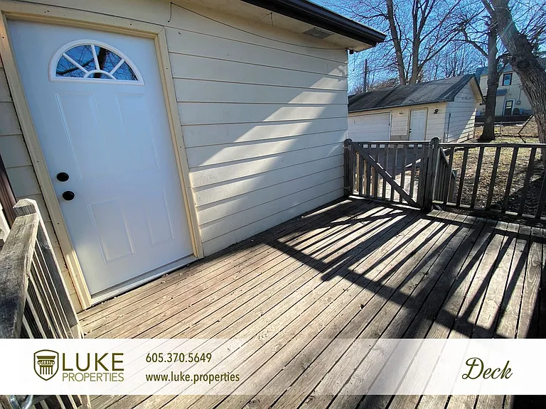 1405 E 8th St — Photo 22