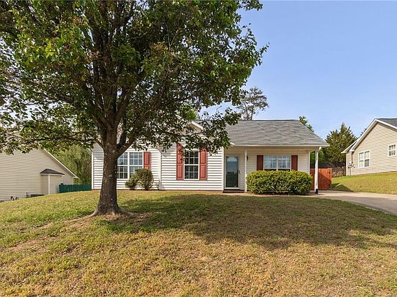 3rd image of 938 Saint Ann Dr