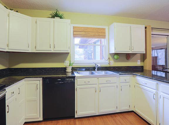 3rd image of 147 Hartman Ct