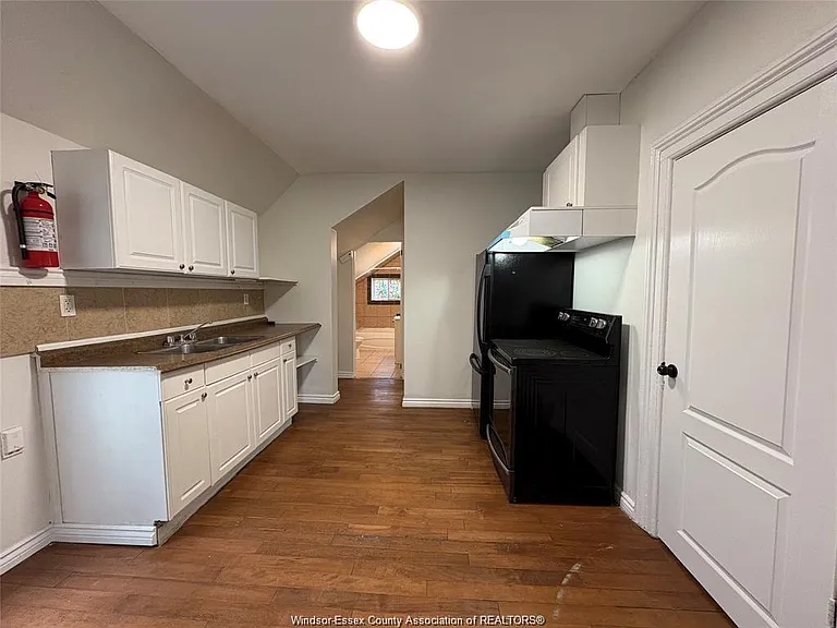 454 Crawford Ave — Photo 7