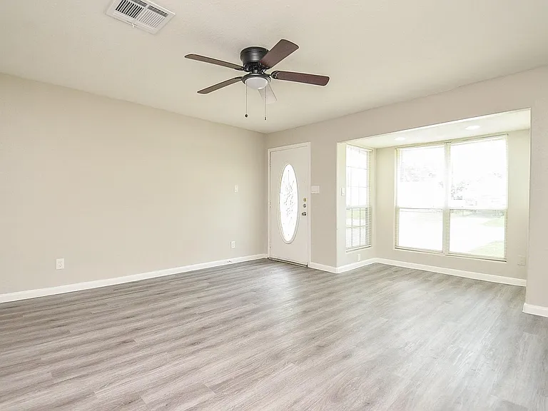 2110 Pickerton Dr — Photo 6