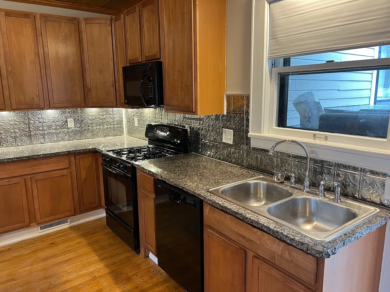 2 bed, 1200 sqft, $1,695 — Photo 4