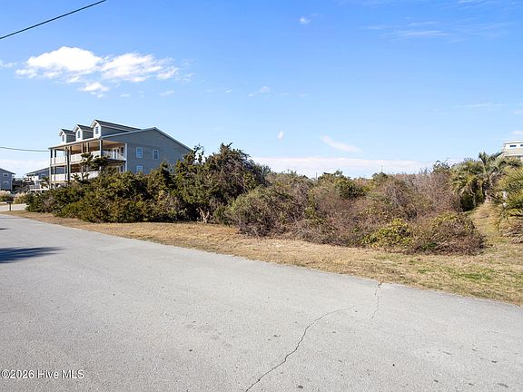 5th image of 109 Robin Avenue