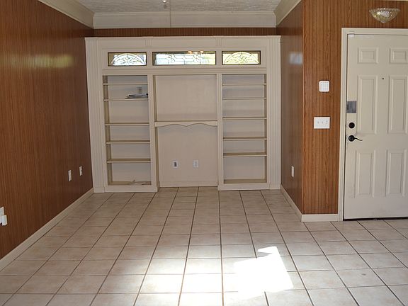 3rd image of 824 Castle Heights Ave