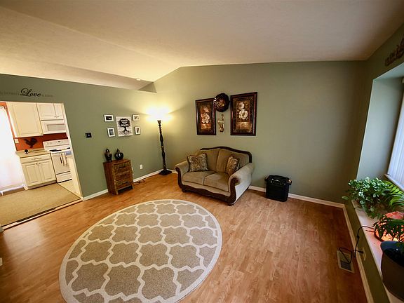 4th image of 3702 W Woodhaven Dr