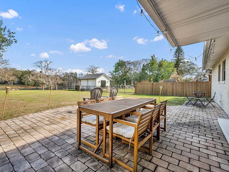 1081 Lake Weldona Dr — Photo 16
