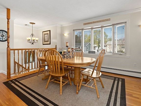 4th image of 10 Pembroke Dr