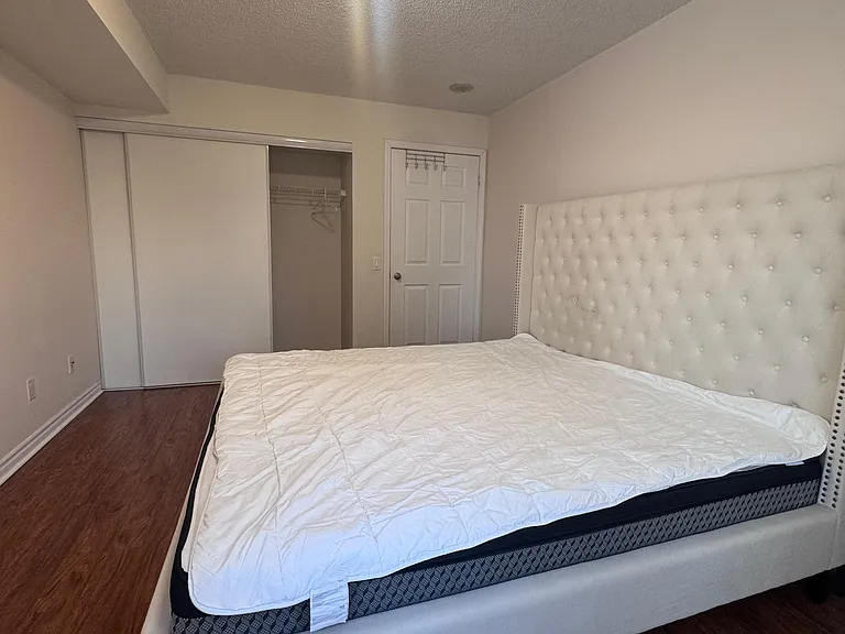 25 Kingsbridge Garden Cir #2021 — Photo 9