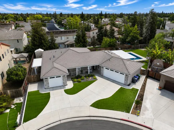 2826 Robinwood Ave, Clovis, CA 93611