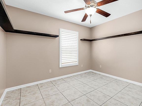 5th image of 33 Arrowhead Dr
