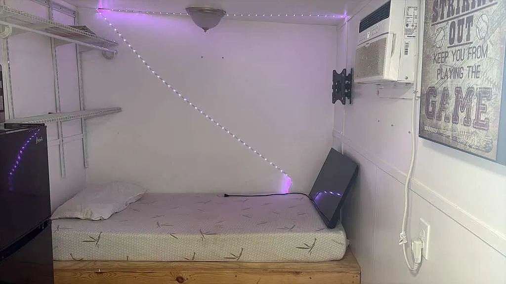 Studio, $800 — Photo 2