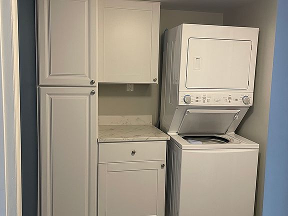 3rd image of 4057 7th Ave NE #B