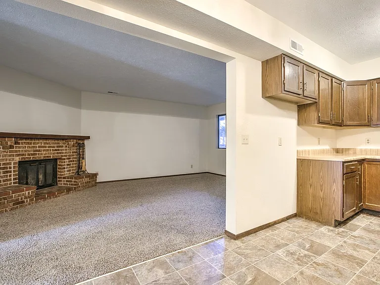 1025 E St — Photo 16