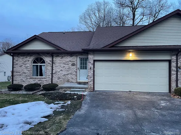 7006 S Bluewater Dr, Clarkston, MI 48348
