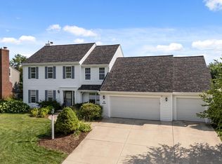 N52W14491 Aryshire Ct, Menomonee Falls, WI 53051