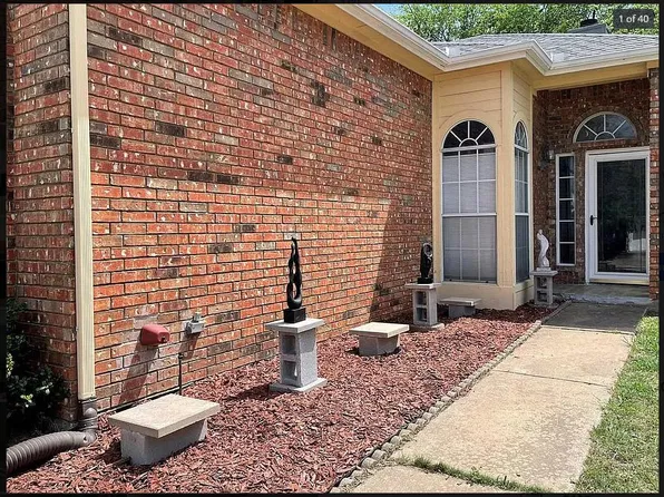 106 Moss Hill Dr, Arlington, TX 76018