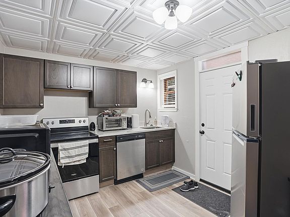 2nd image of 2128 Sarah St