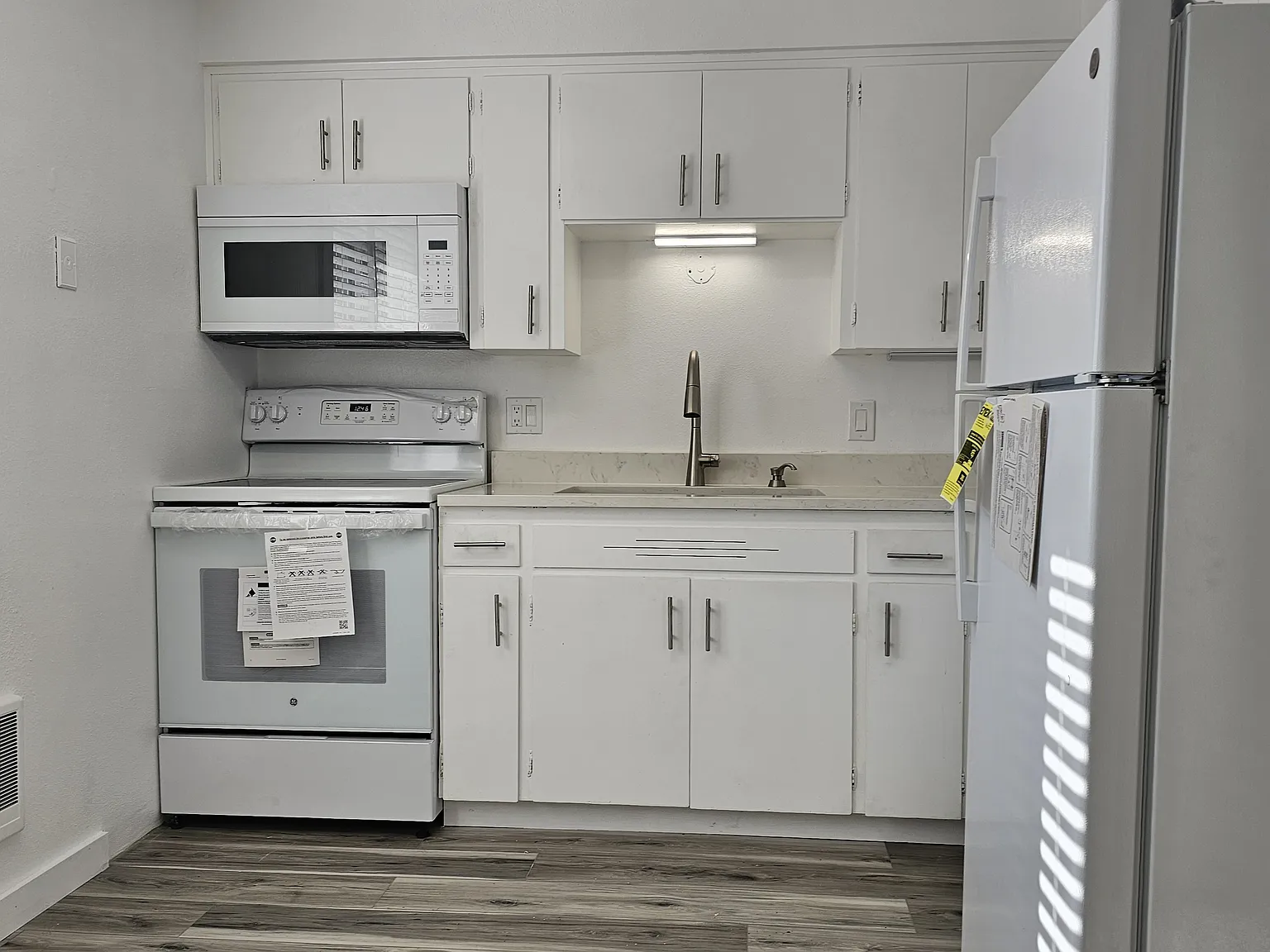 1 bed, 700 sqft, $1,250 — Photo 2