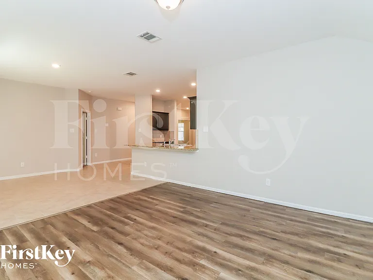 704 Walls Blvd — Photo 2