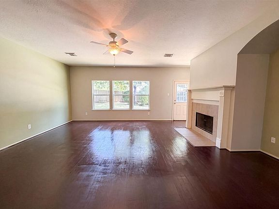 3rd image of 916 Summer Rain Ct