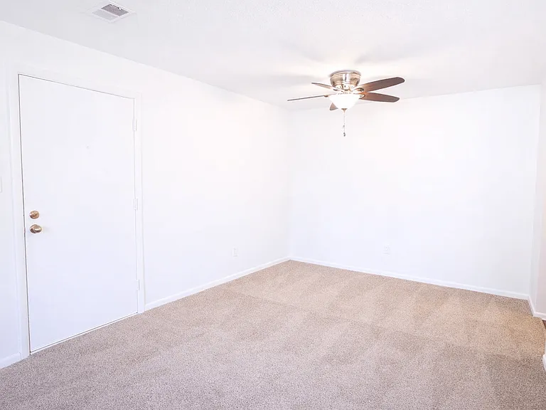 The Lodge Apartments — Photo 9