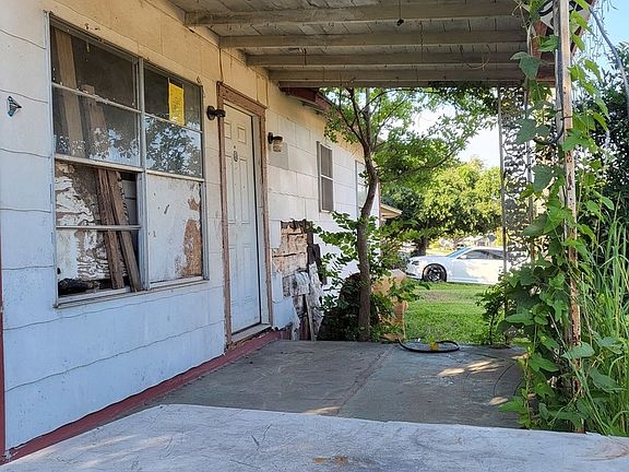 2nd image of 203 Cravens Ave