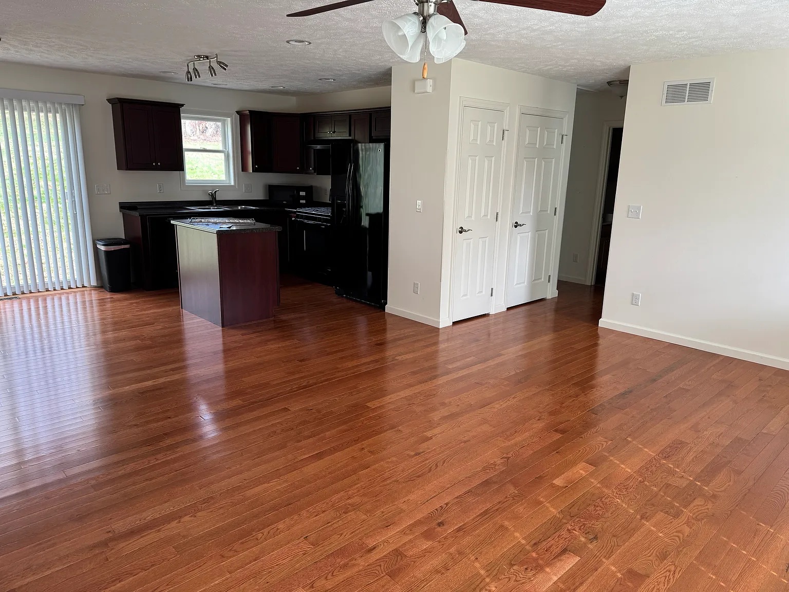 3 bed, 1222 sqft, $2,000 — Photo 4