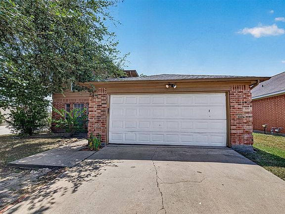 4th image of 15103 Beechnut St
