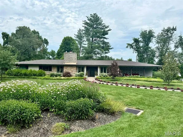 15 Terrace Gdns, Saint Louis, MO 63131