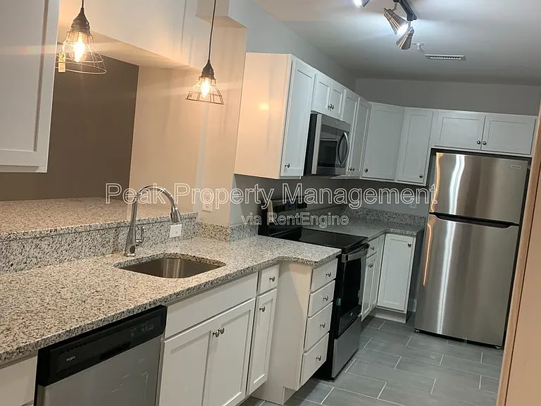 220 E Marshall St #A — Photo 10