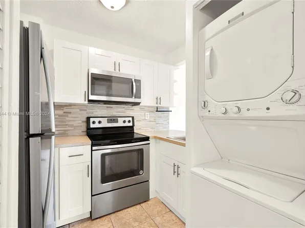8145 NW 7th St APT 314, Miami, FL 33126