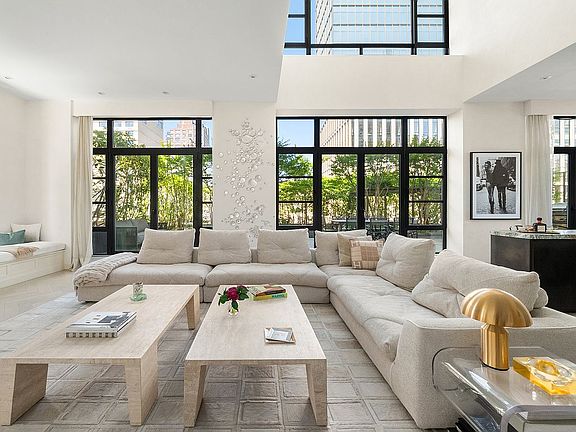 4th image of 43 W 64th St #Ph10b