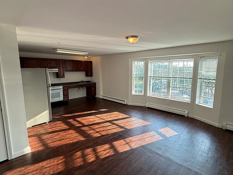 661 Bell St #10 — Photo 1