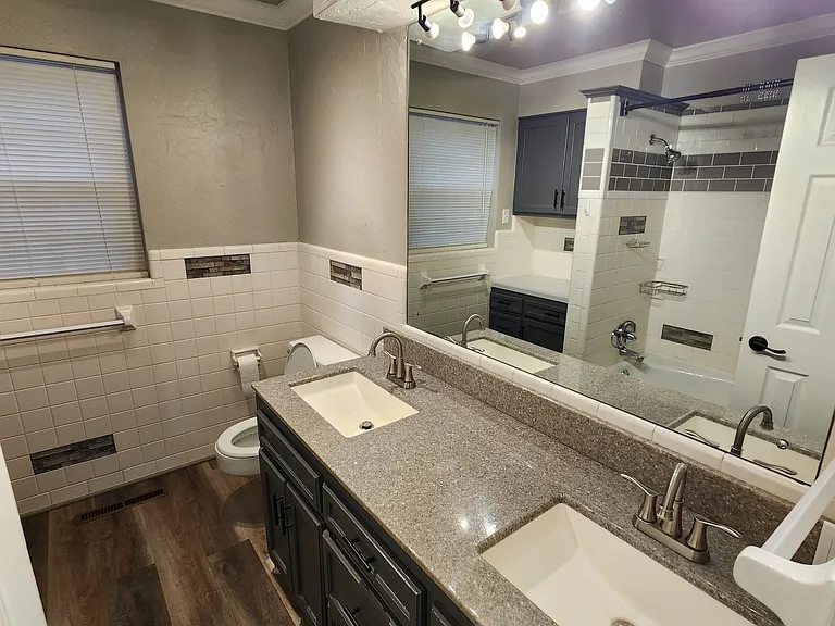 204 S Morrison Dr — Photo 17