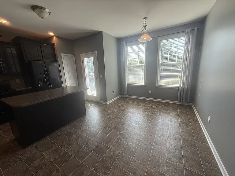 605 Foster Ln — Photo 8