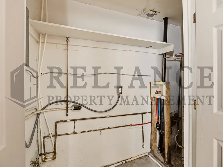 2464 S Washington Ave — Photo 32